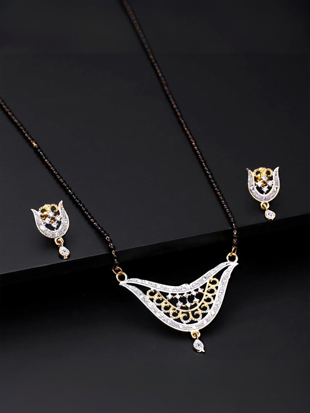 

Yellow Chimes Gold-Plated Artificial Beads Mangalsutra
