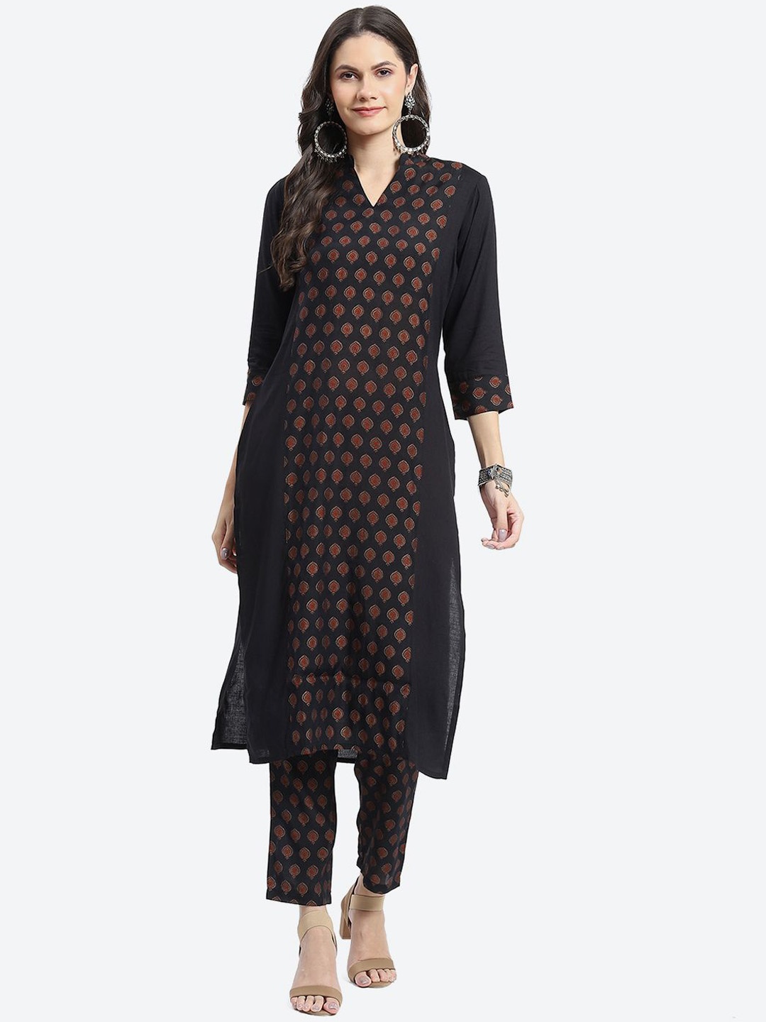

Kurti's by Menka Women Floral Printed Regular Kurta with Pyjamas, Black