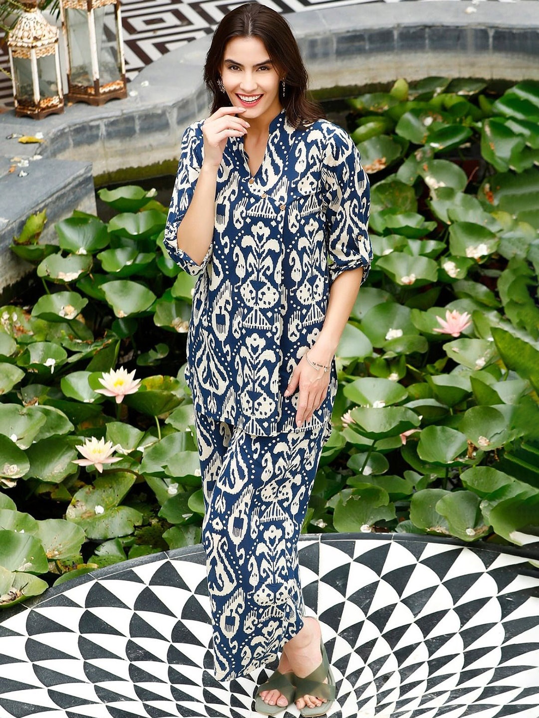

KALINI Abstract Printed Mandarin Collar Top & Flared Trouser, Blue