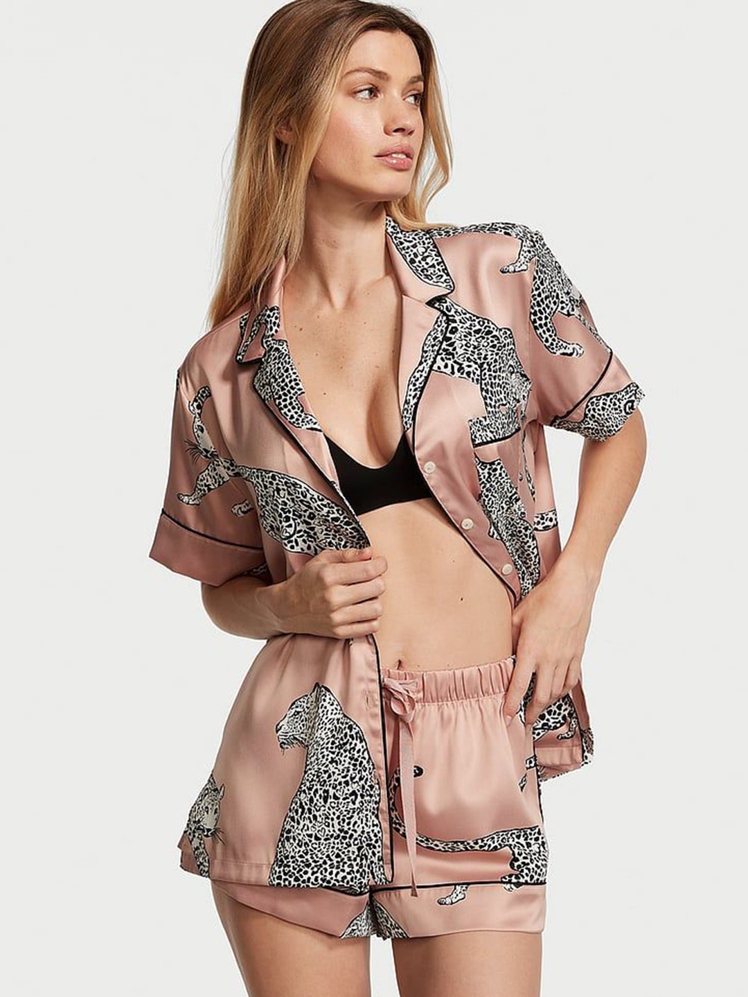 

Victoria's Secret Graphic Printed Lapel Collar Easy Fit Satin Night suit, Pink