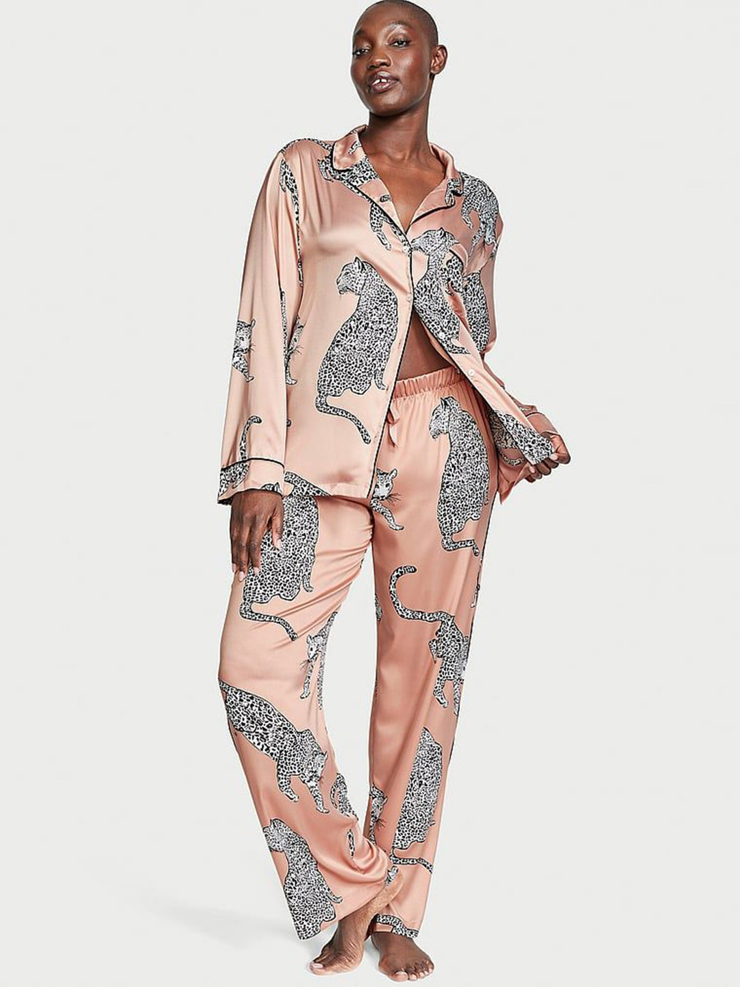 

Victoria's Secret Graphic Printed Lapel Collar Easy Fit Satin Night suit, Pink