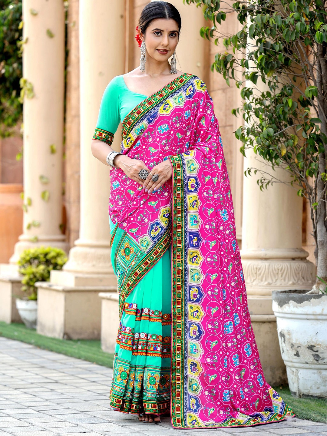 

ALAGINI Kutchi Embroidery Embellished Patola Saree, Pink