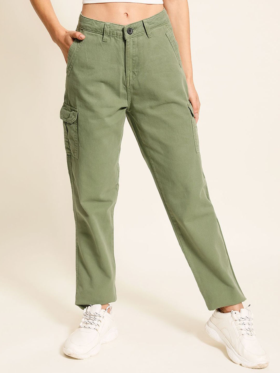 

The Roadster Lifestyle Co. Women Green Pure Cotton Mid-Rise Slim Fit Cargo Trouser