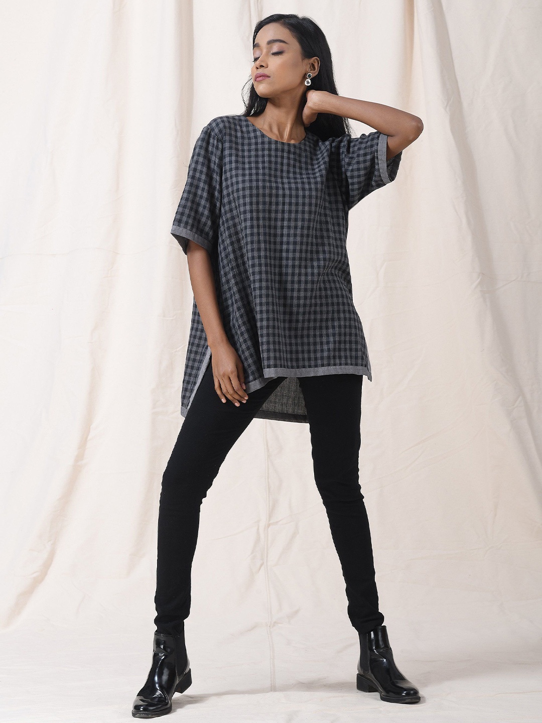 

VASSTRAM Round Neck Short Sleeves Geometric Print Cotton Top, Black