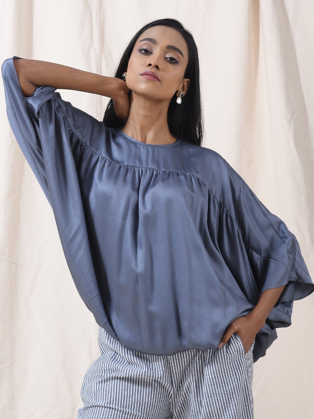 

VASSTRAM Round Neck Puff Sleeve Satin Top, Blue