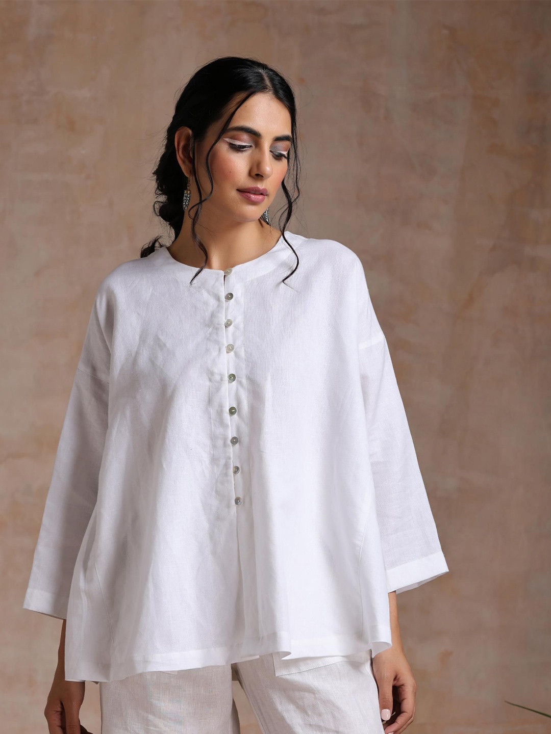 

VASSTRAM Round Neck Long Sleeve Cotton Shirt Style Top, White