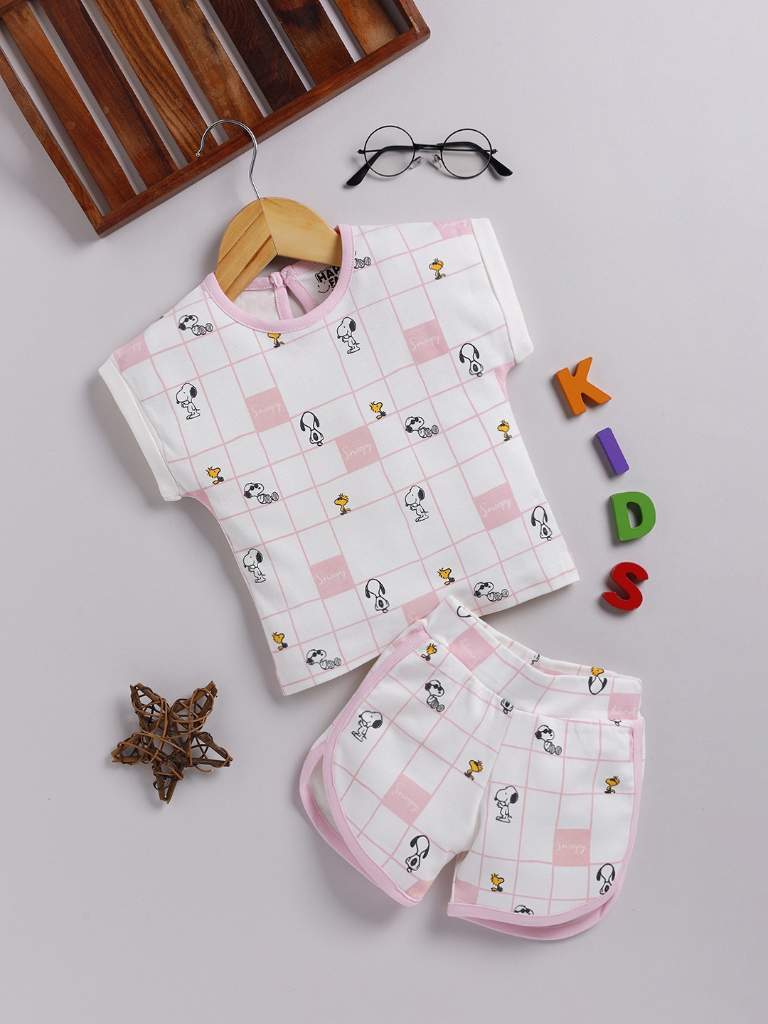 

Happy Faces Infant Girls Pure Cotton Snoopy Printed T-shirt with Shorts, White
