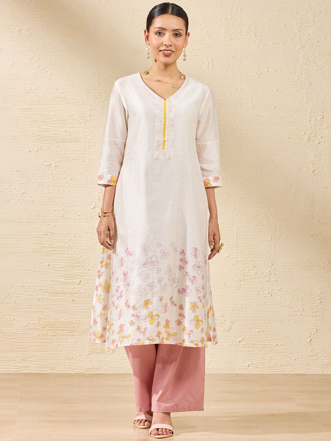 

Taneira Floral Printed V-Neck Silk Cotton Straight Kurta, Off white