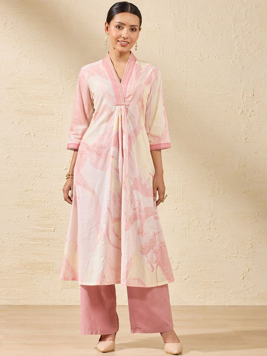

Taneira Floral Printed Thread Work Pure Cotton Empire A-Line Kurta, Pink