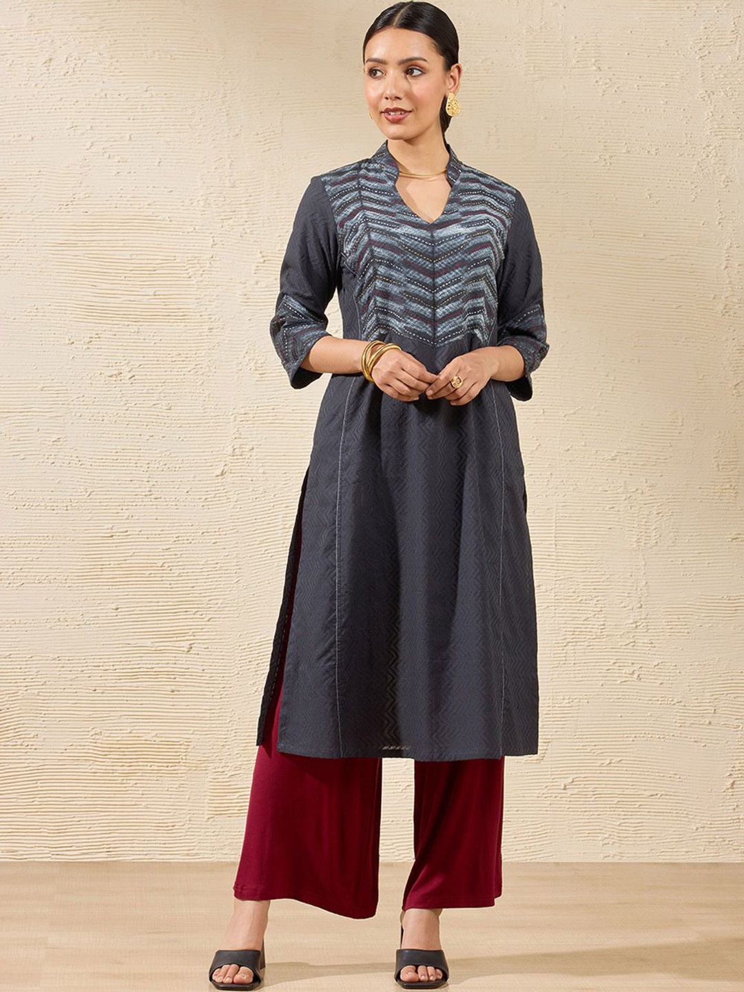 

Taneira Geometric Printed Thread Work Pure Cotton Straight Kurta, Black