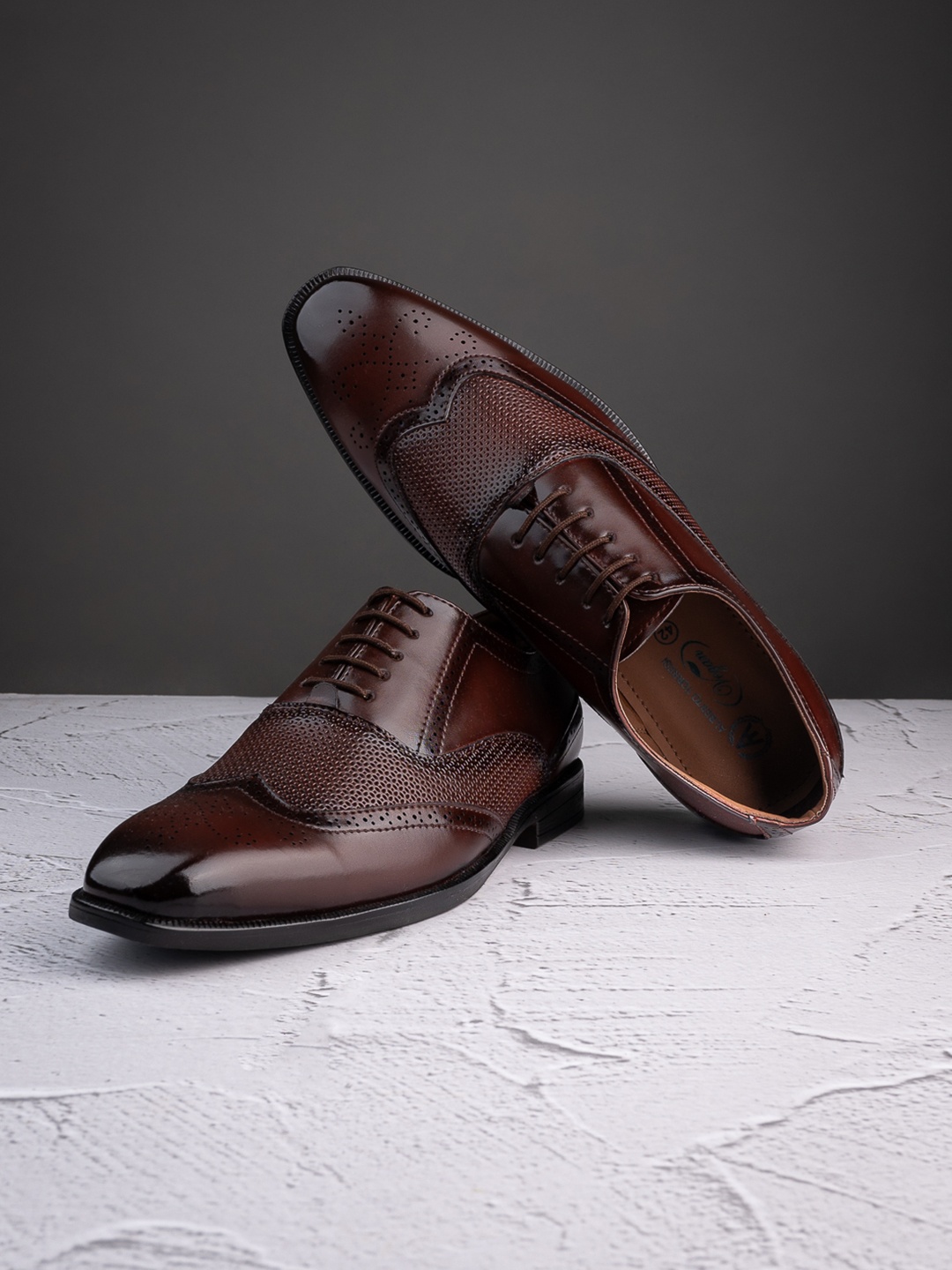 

Alberto Torresi Men Textured Round Toe Formal Brogues, Brown
