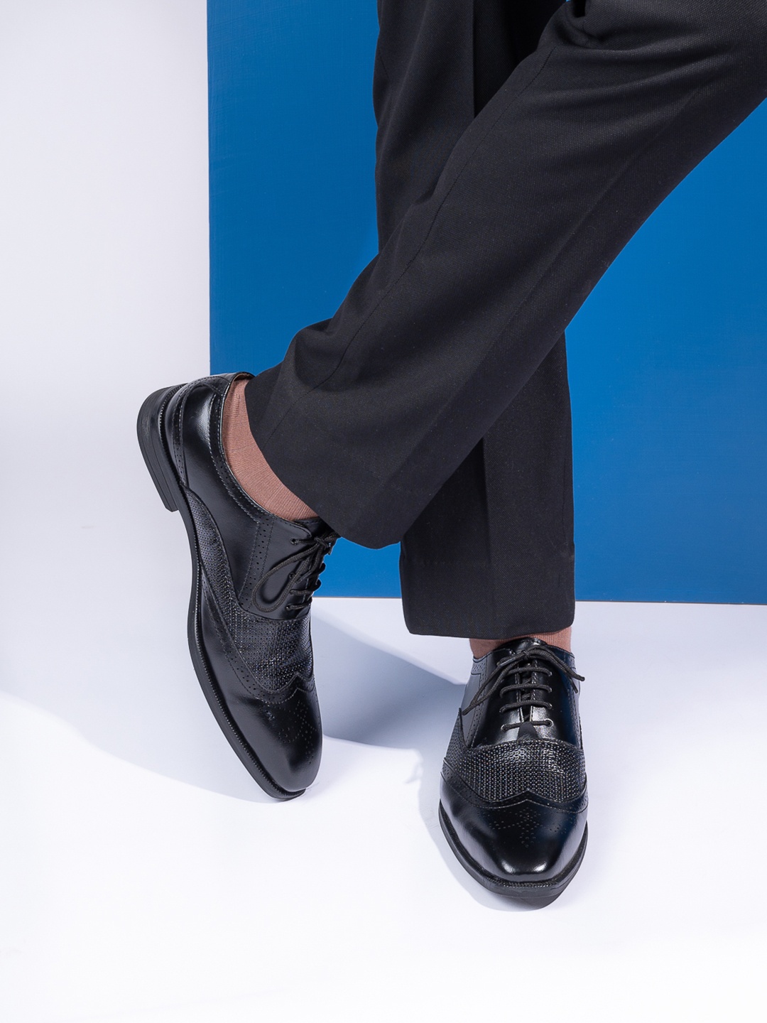 

Alberto Torresi Men Textured Round Toe Formal Brogues, Black