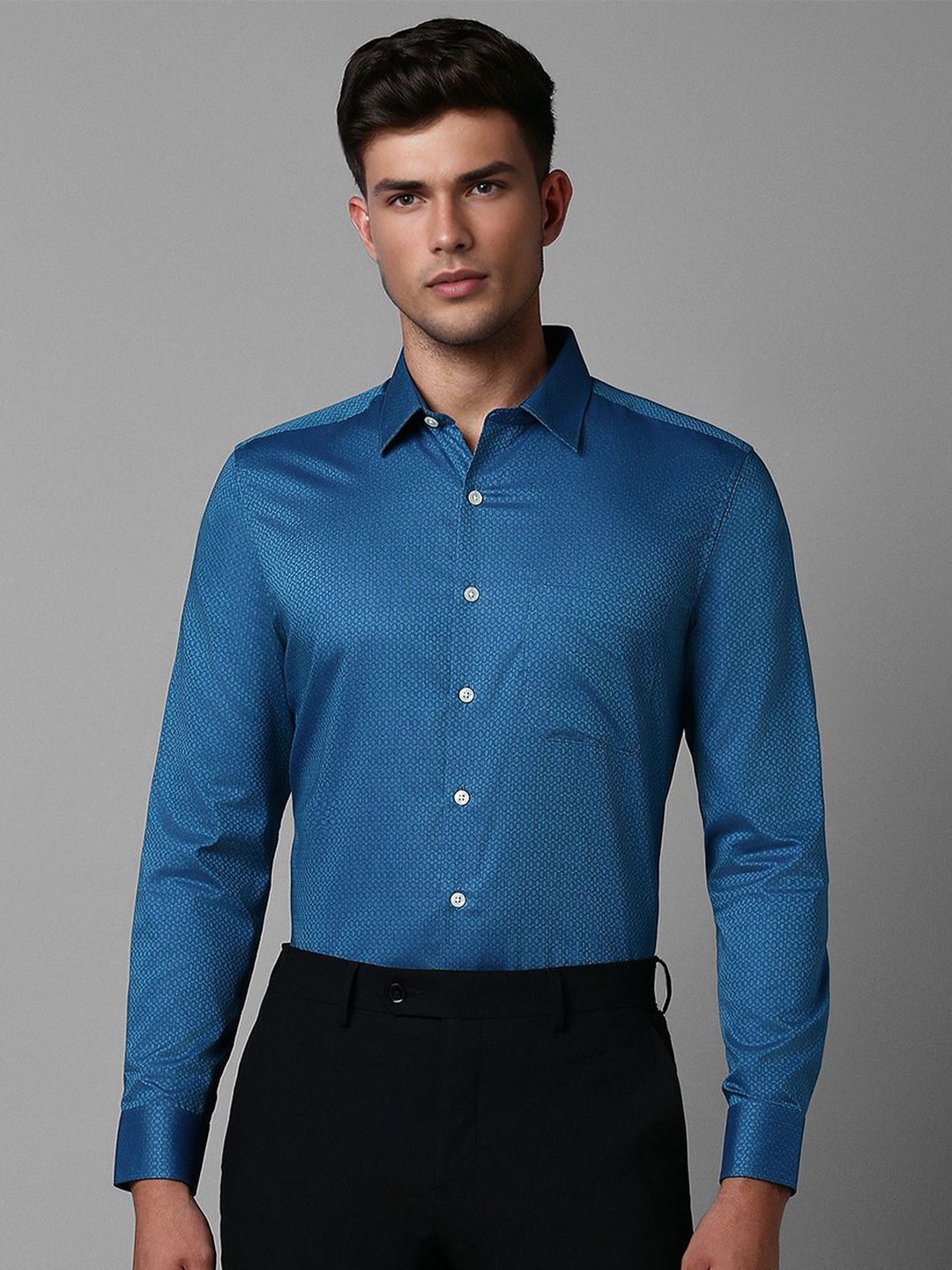 

Louis Philippe Spread Collar Slim Fit Cotton Formal Shirt, Blue
