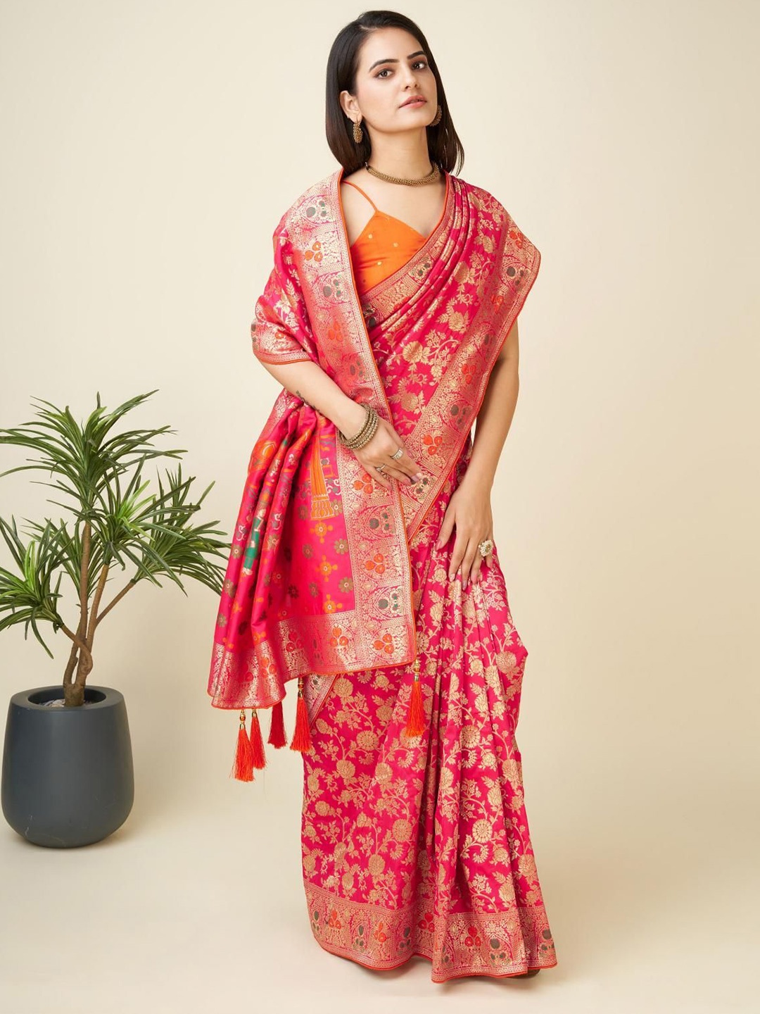 

Trendmalls Woven Design Zari Pure Silk Banarasi Saree, Pink