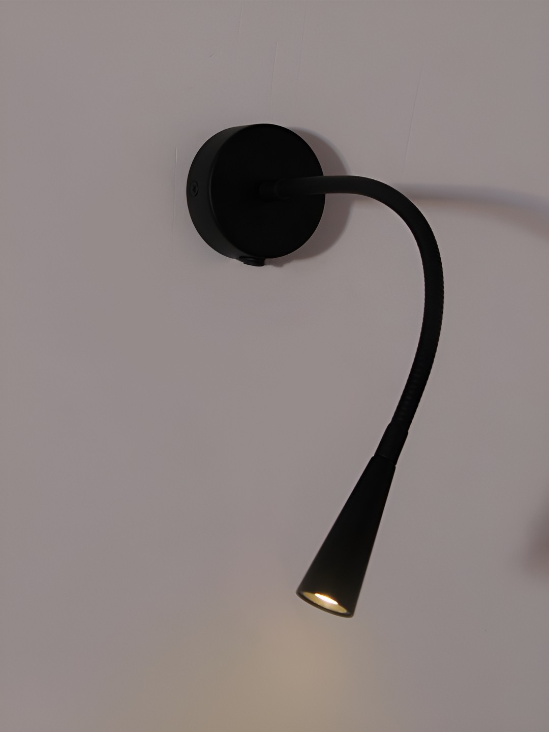 

SHREE KALA HOME DECOR Black Abstract Shaped Wall Lamp