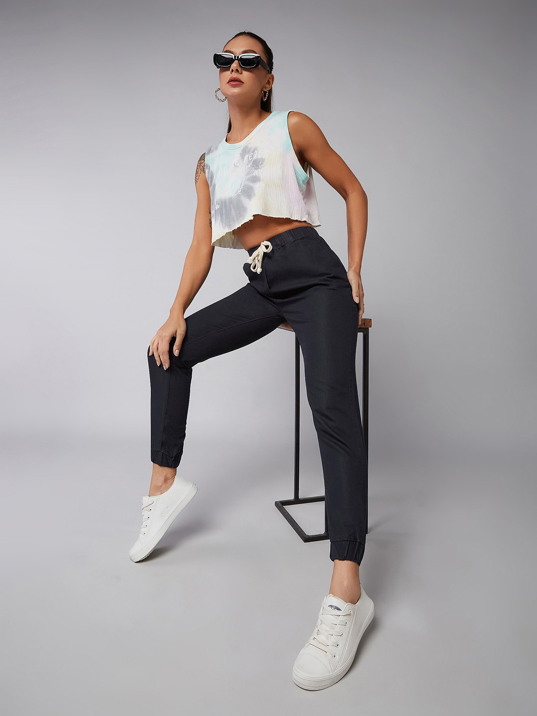 

DOLCE CRUDO Women Lightweight Regular Length Mid Rise Clean Look Regular Fit Denim Joggers, Black