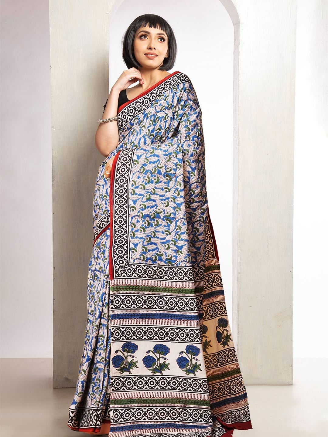 

Unnati Silks Floral Pure Cotton Handloom Bagru Saree, Blue