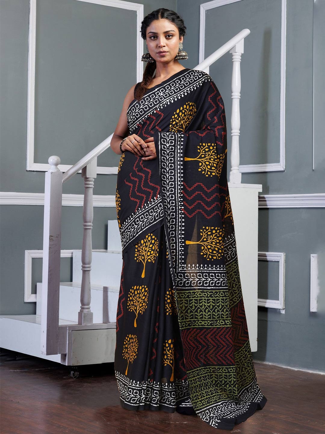 

Unnati Silks Ethnic Motifs Pure Cotton Handloom Block Print Saree, Black