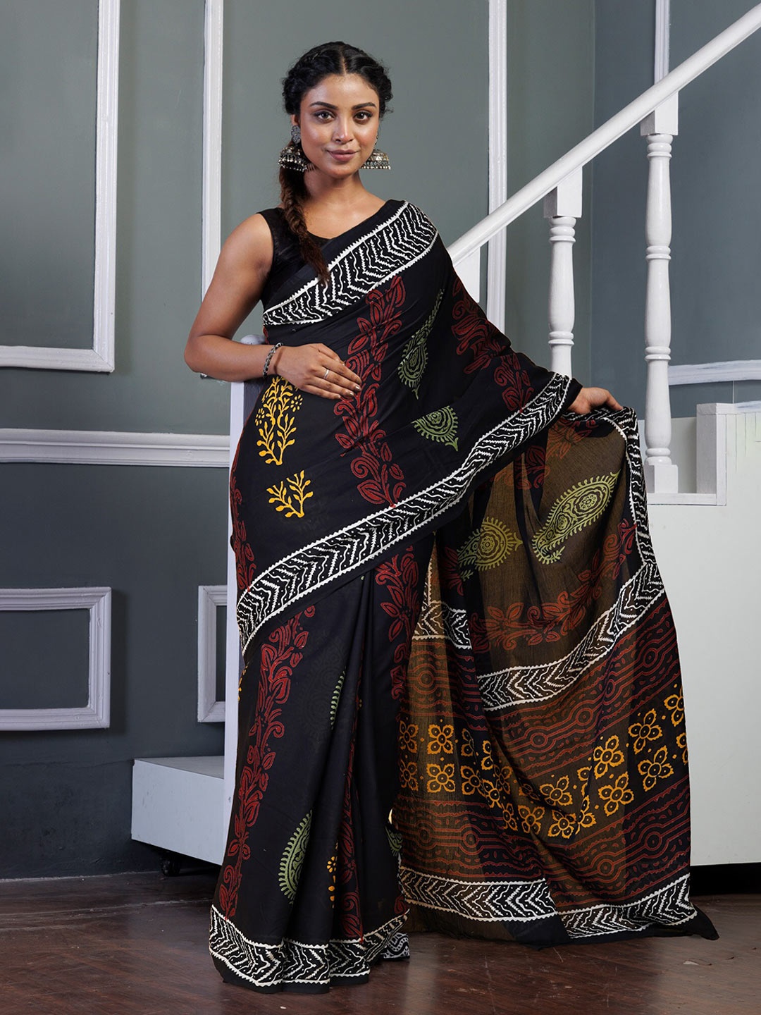 

Unnati Silks Ethnic Motifs Pure Cotton Handloom Block Print Saree, Black
