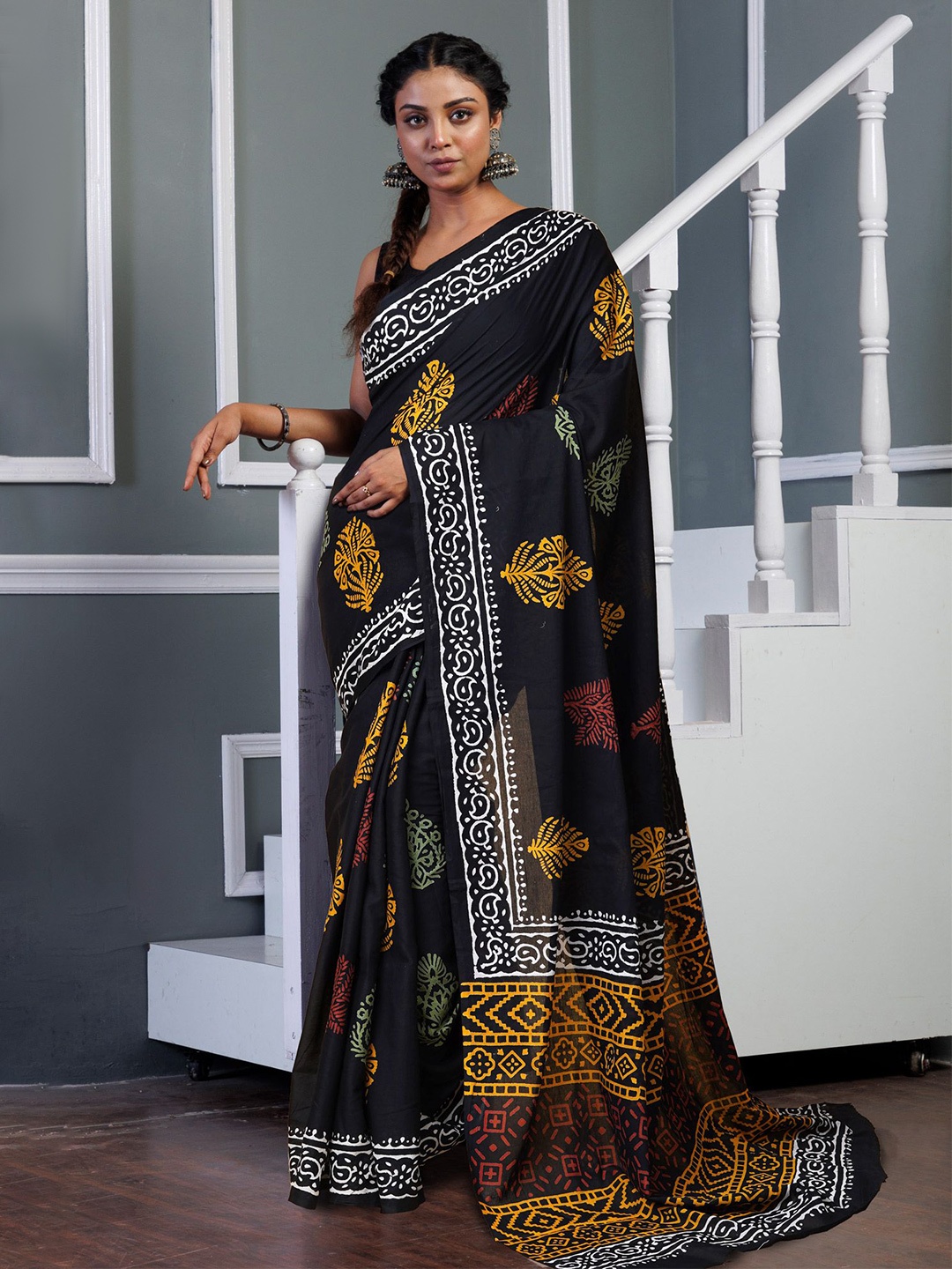 

Unnati Silks Ethnic Motifs Pure Cotton Handloom Block Print Saree, Black