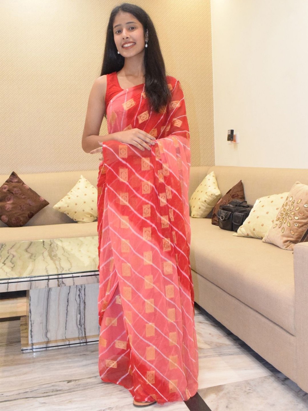 

PRETTY PALLU Striped Saree, Red