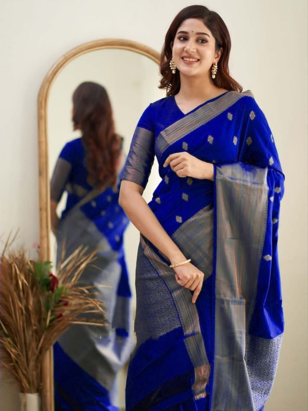 

revika Woven Design Zari Pure Silk Kanjeevaram Saree, Blue