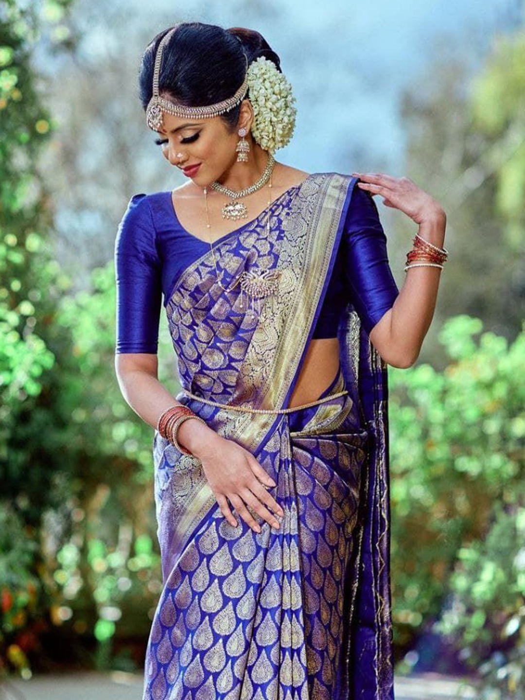

revika Ethnic Motifs Woven Design Pure Silk Kanjeevaram Saree, Blue