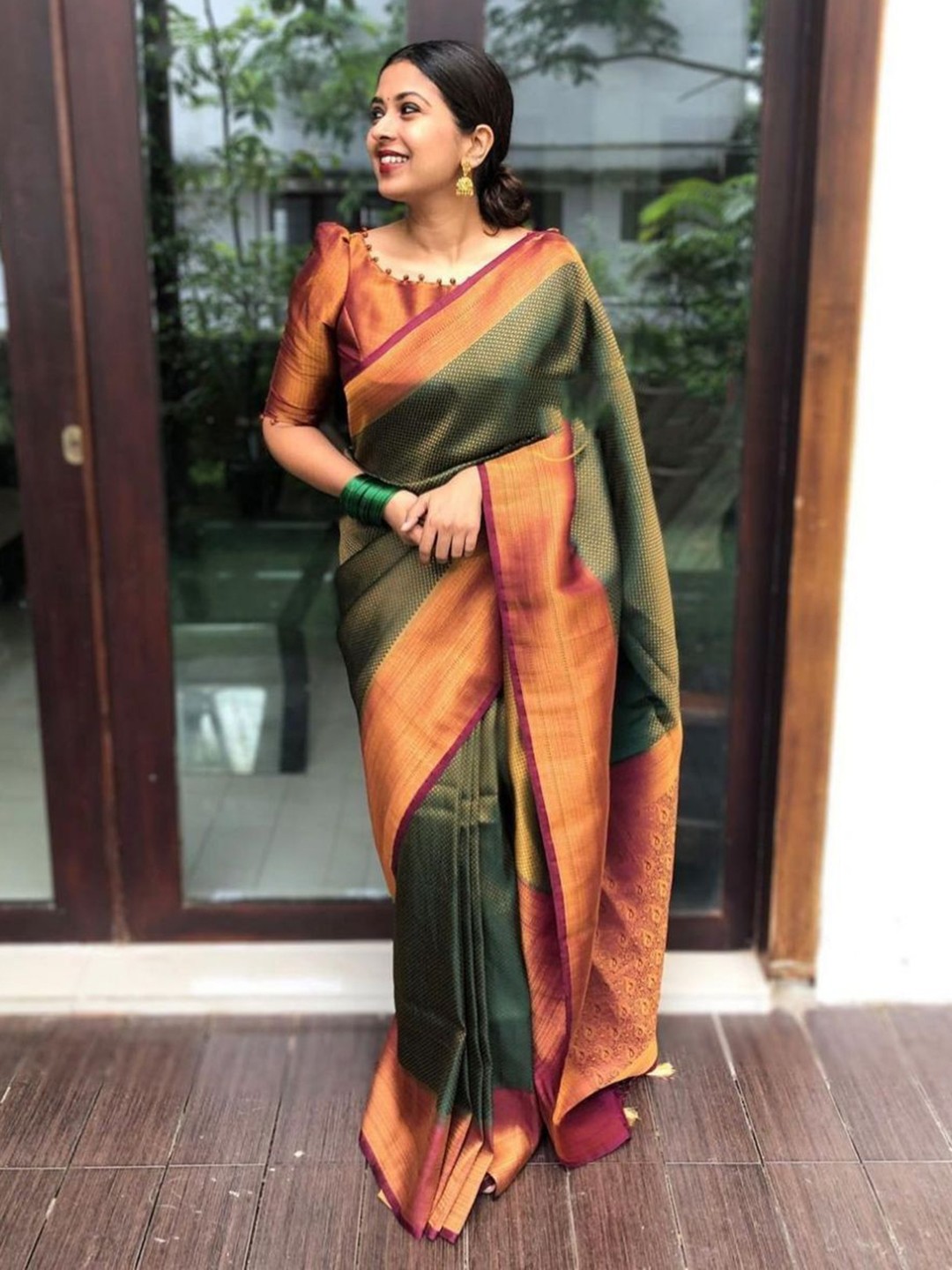 

revika Woven Design Zari Pure Silk Kanjeevaram Saree, Green