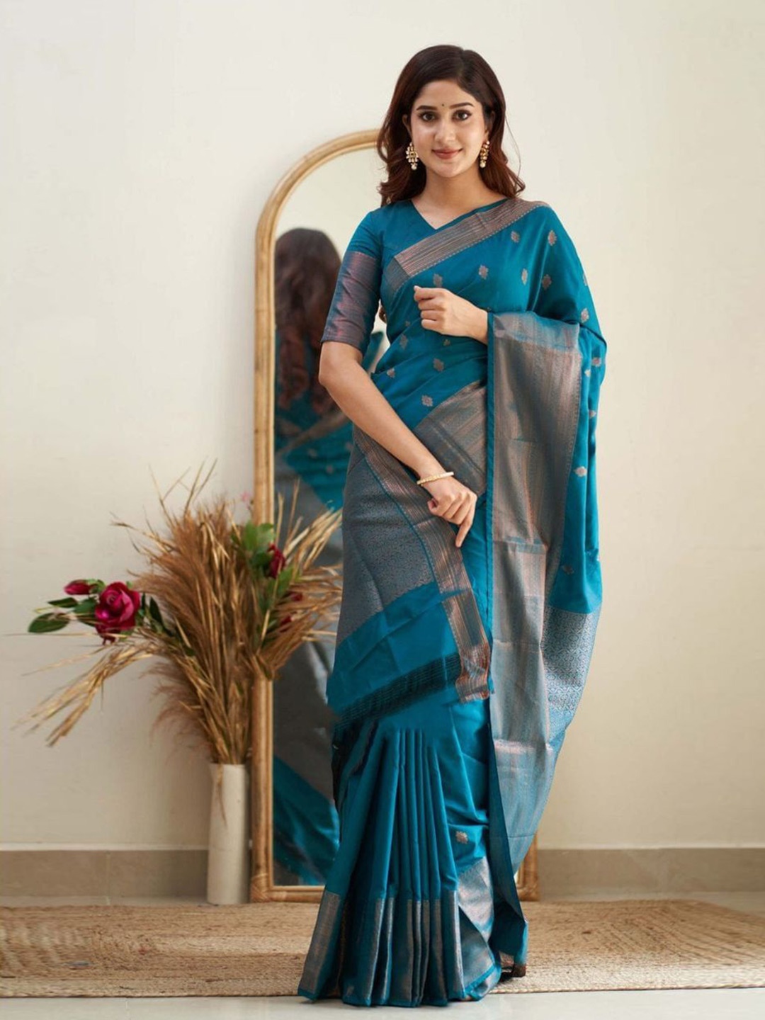 

revika Woven Design Zari Pure Silk Kanjeevaram Saree, Peach