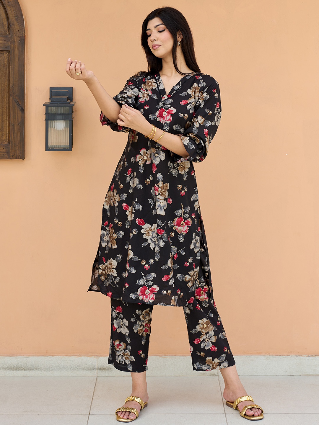 

Libas Floral Printed V-Neck Three-Quarter Sleeves Tunic ,Trousers, Black