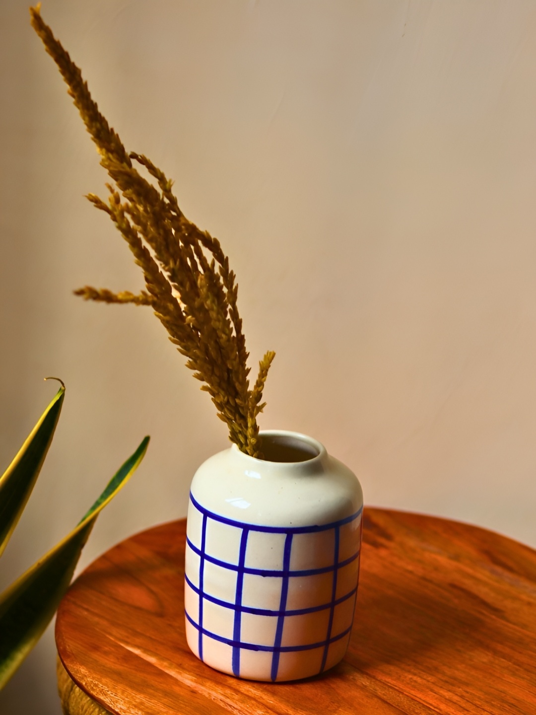 

WEAVING HOMES White Ceramic Glossy Vase
