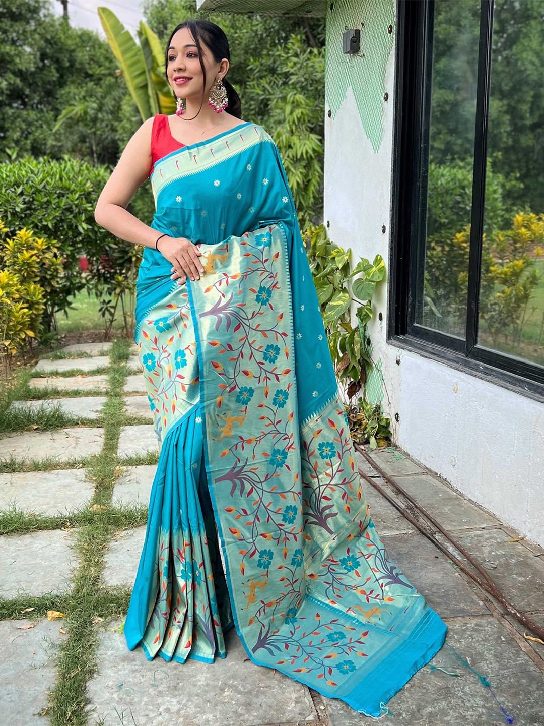 

Mitera Floral Woven Design Zari Paithani Saree, Blue