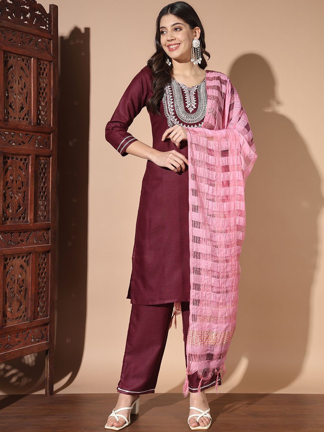 

BAESD Ethnic Motifs Embroidered Round Neck Straight Kurta with Pyjamas & Dupatta, Maroon