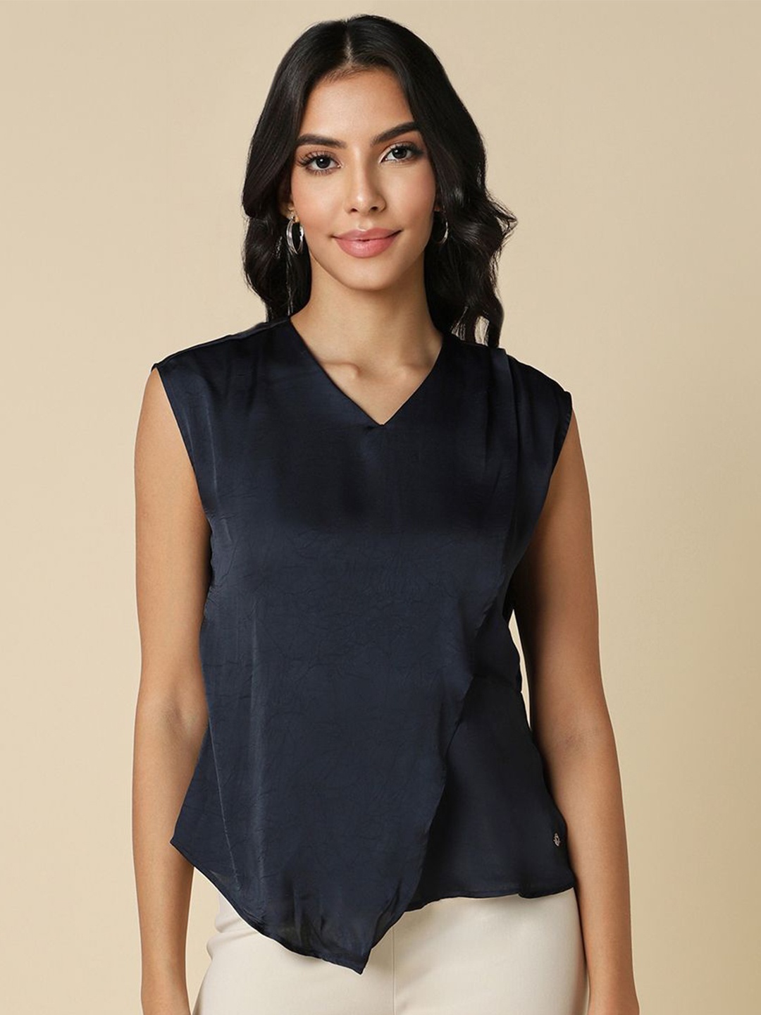 

Allen Solly Woman V-Neck Sleeveless Top, Navy blue