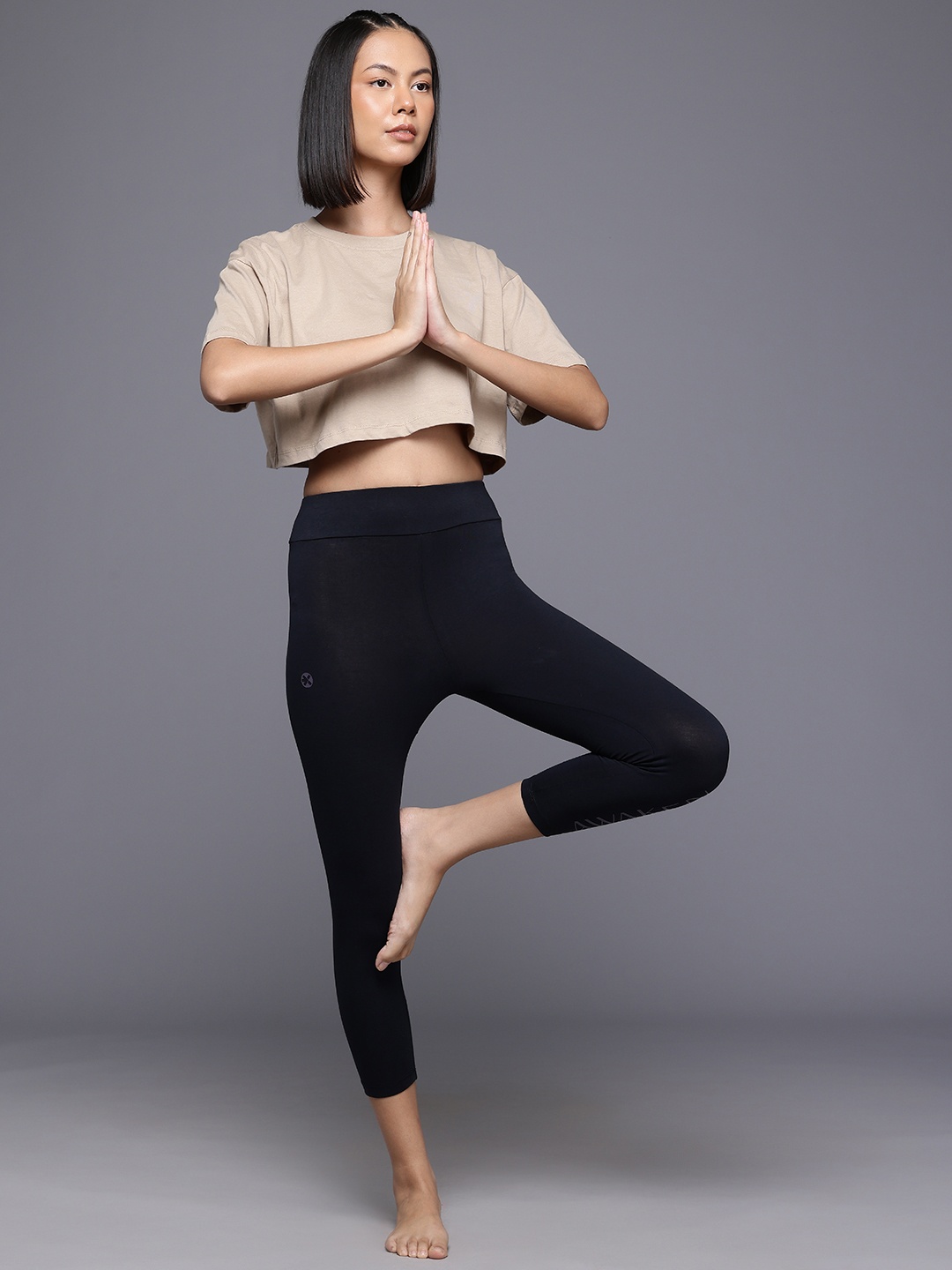 

HRX by Hrithik Roshan Women 3/4th Yoga Tights, Black