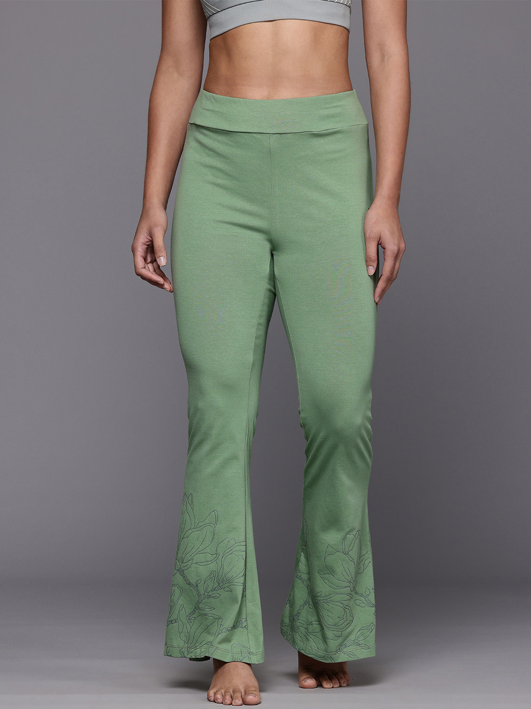 

HRX by Hrithik Roshan Women Printed Bootcut Yoga Tights, Green