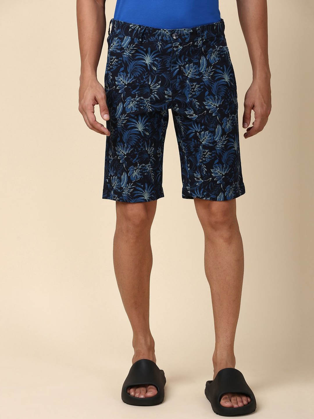 

Allen Solly Men Floral Printed Mid-Rise Knee Length Slim Fit Regular Shorts, Navy blue