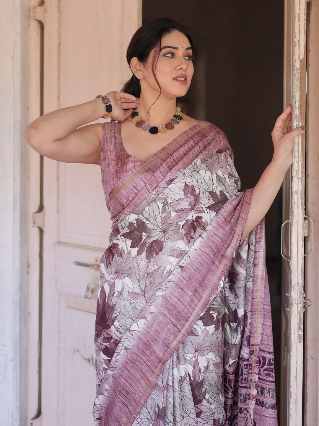 

KALINI Floral Zari Saree, White