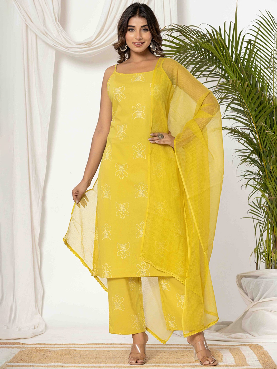 

Do Dhaage Floral Printed Pure Cotton Straight Kurta With Trousers & Dupatta, Yellow
