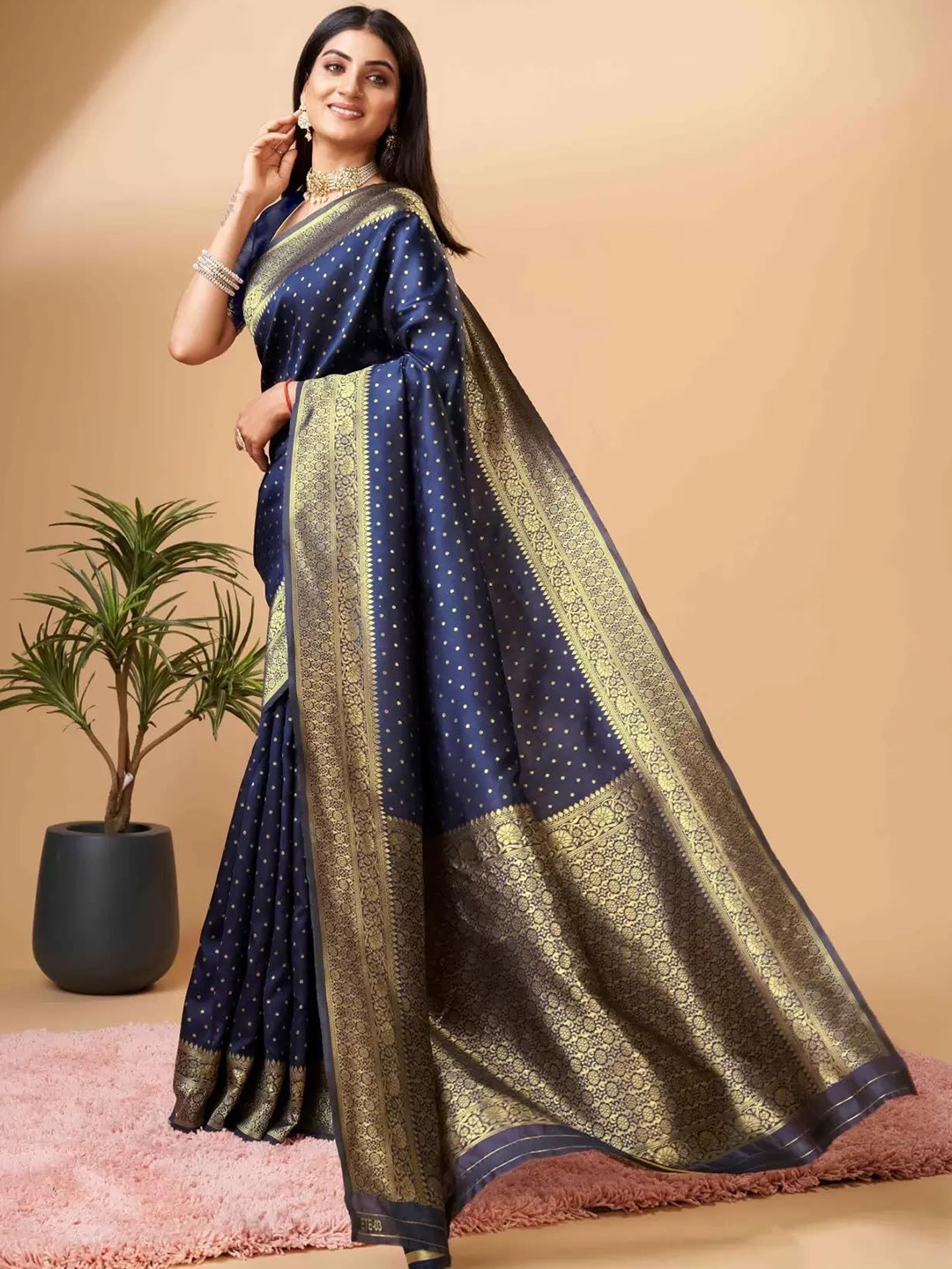 

RASVRITI Woven Design Zari Pure Silk Kanjeevaram Saree, Navy blue