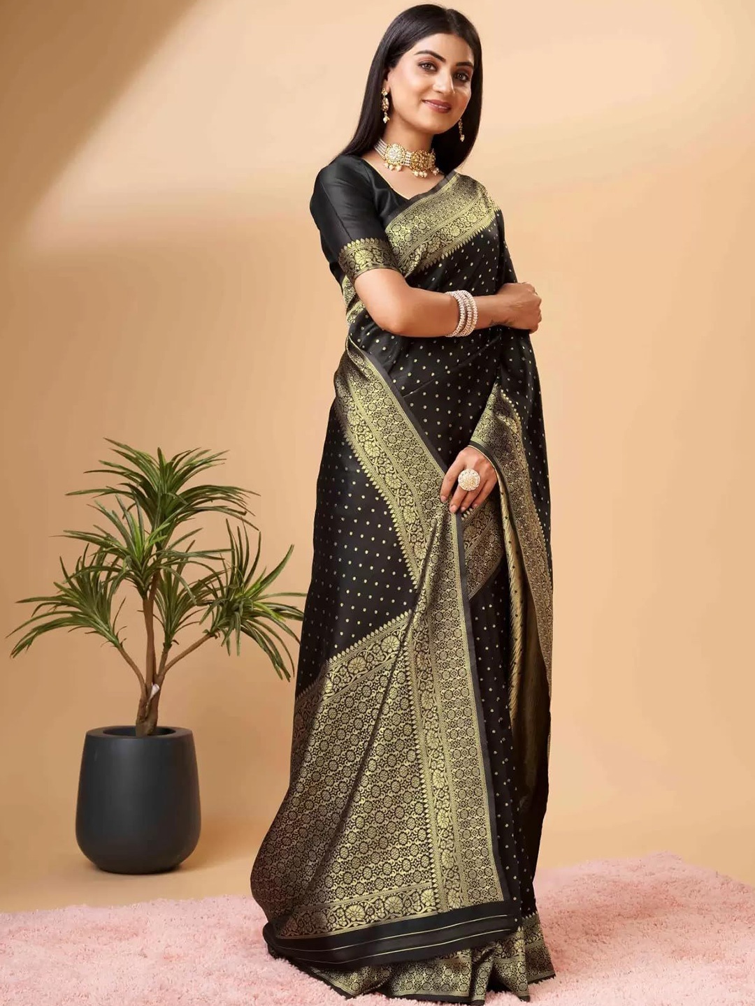 

RASVRITI Woven Design Zari Pure Silk Kanjeevaram Saree, Black