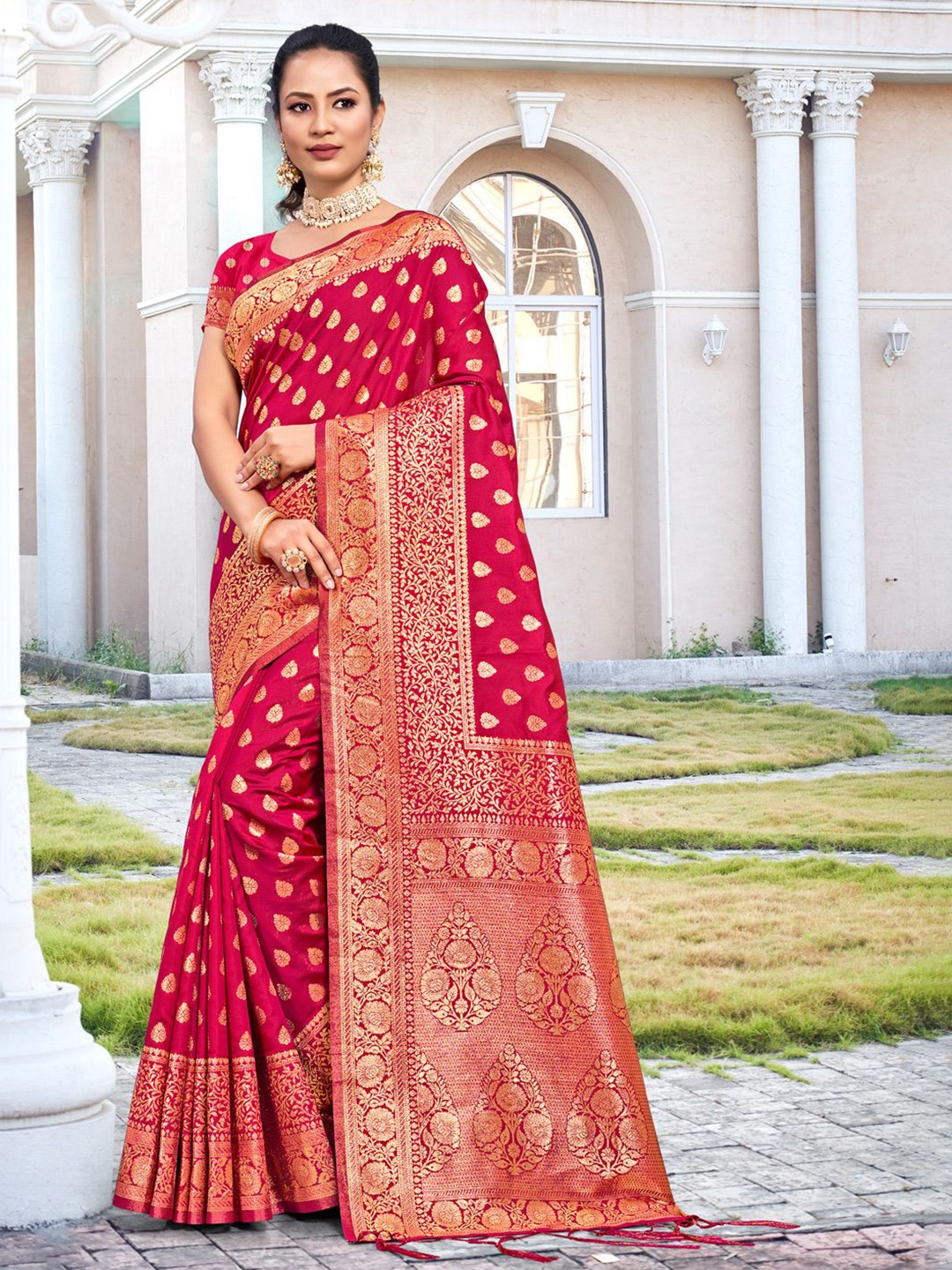 

Exclusiva Ethnic Motifs Woven Design Saree, Red