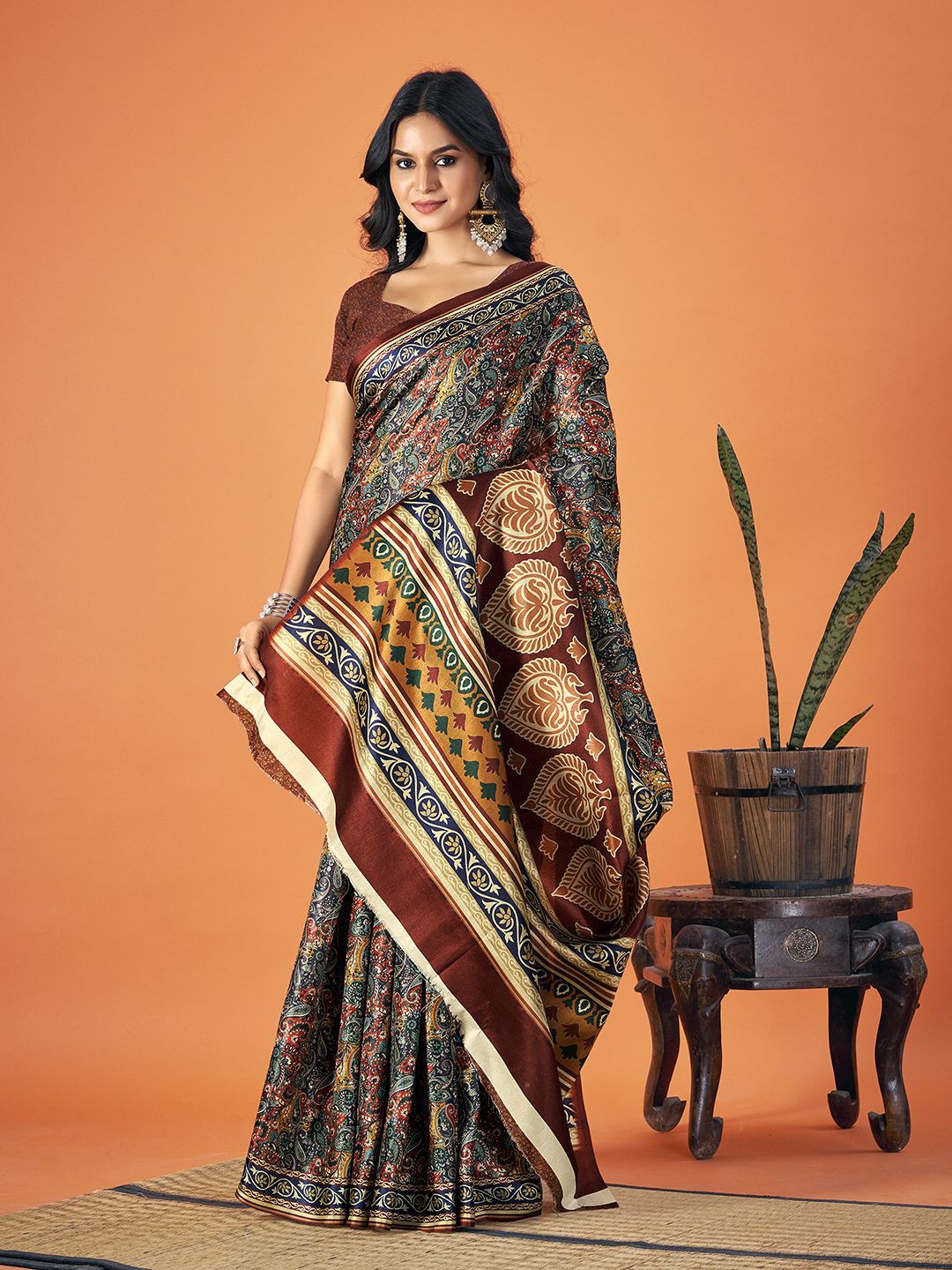 

Exclusiva Paisley Pashmina Saree, Navy blue