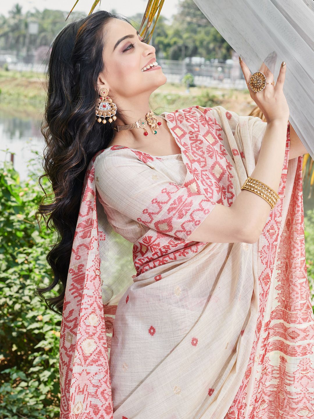 

Exclusiva Woven Design Zari Saree, Off white