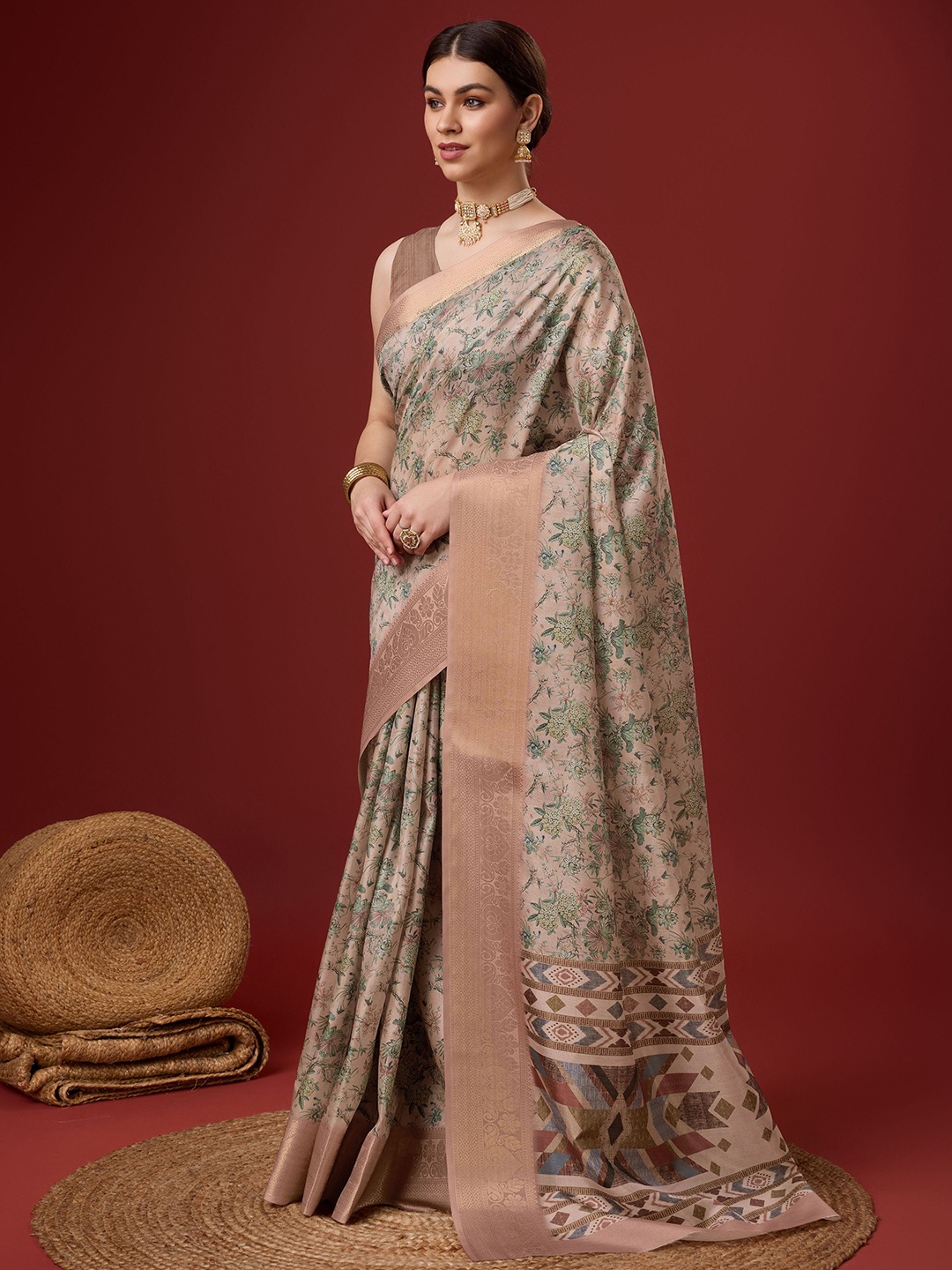 

Exclusiva Floral Zari Saree, Beige