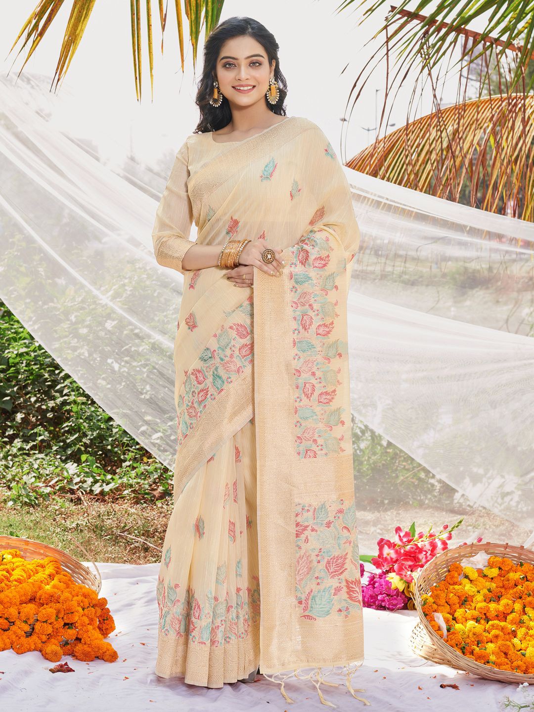 

Exclusiva Woven Design Zari Saree, Beige