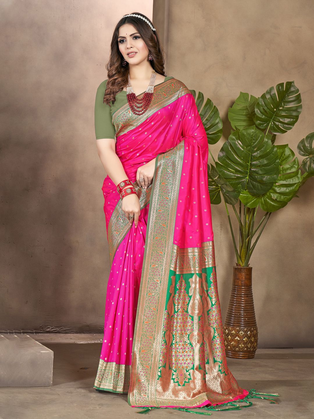 

Exclusiva Woven Design Zari Saree, Pink