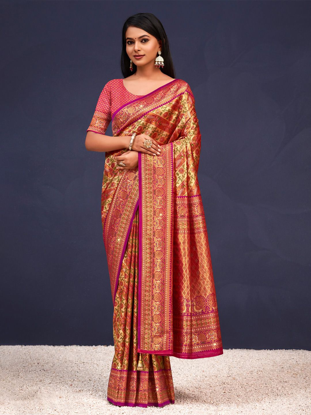 

Exclusiva Floral Zari Banarasi Saree, Purple