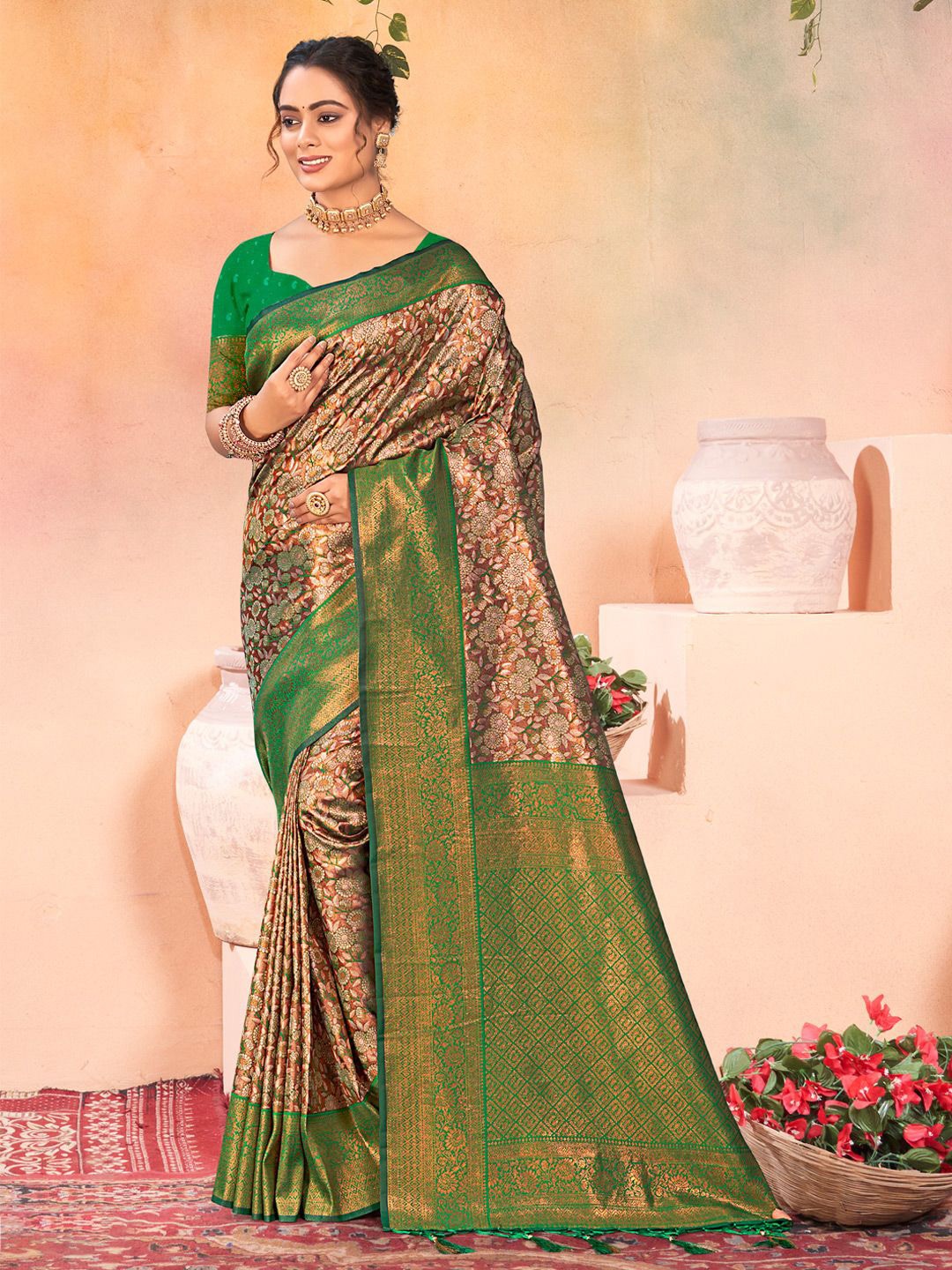 

Exclusiva Floral Zari Kanjeevaram Saree, Green