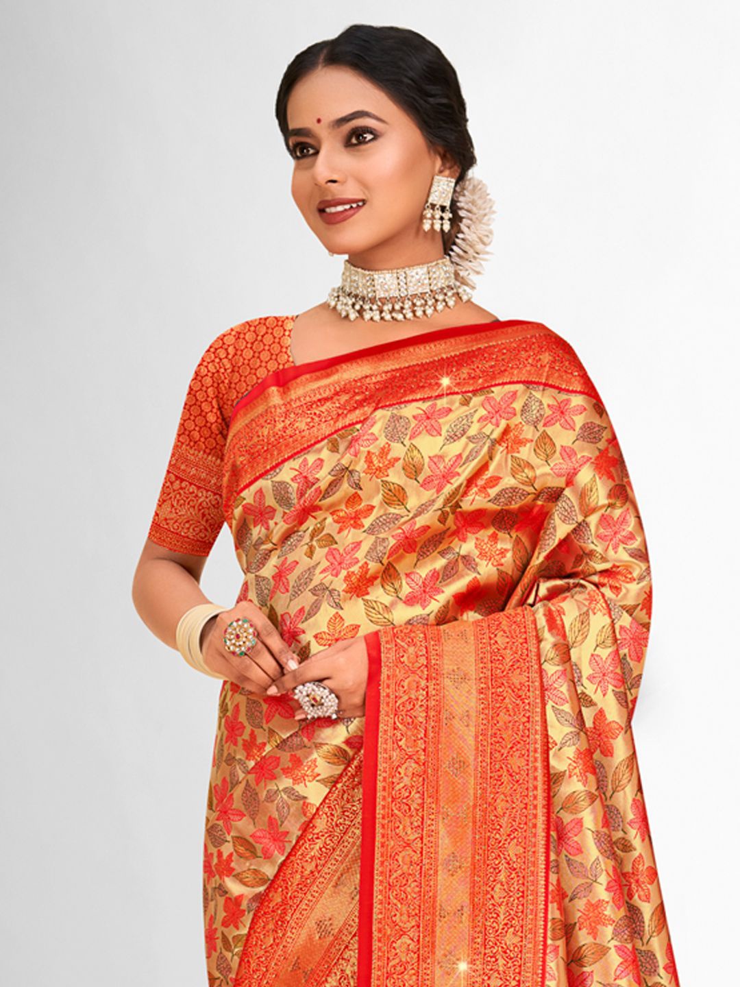 

Exclusiva Woven Design Saree, Red